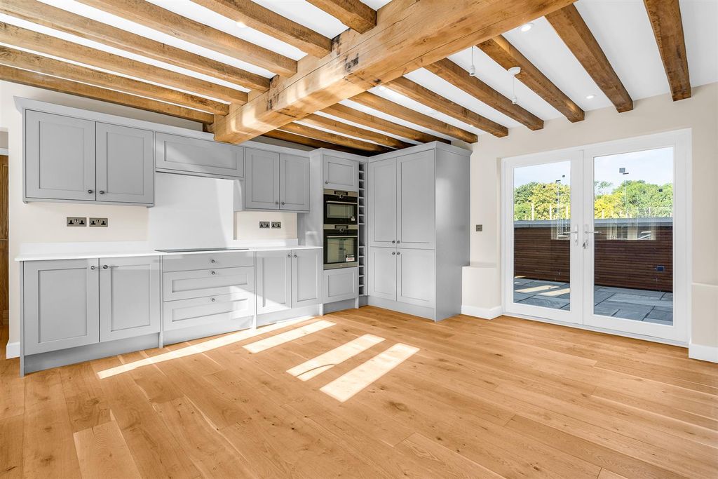 4 bed barn conversion for saleParsonage Barns, Forest Hall Road CM24 photo 4