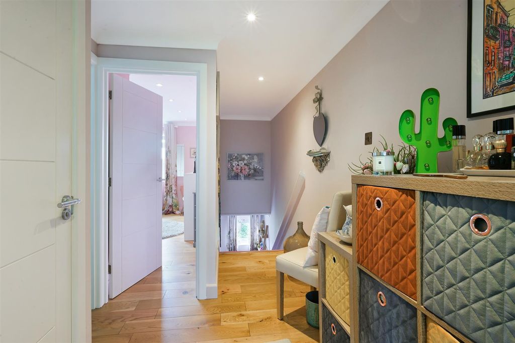 Additional image 9 of 2 bed flat for saleWell House, Woodmansterne Lane, Banstead SM7