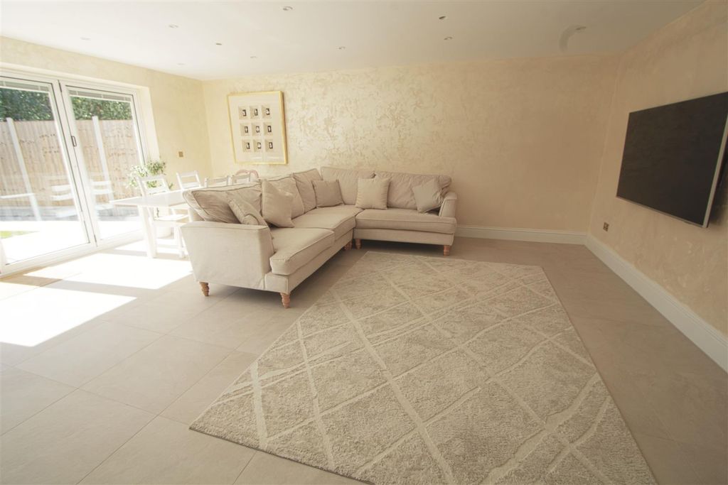 Additional image 9 of 4 bed detached house for saleBurnt Mills Road, Basildon SS13
