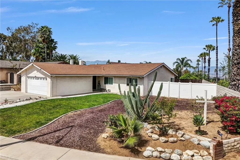 2111 Whitestone Drive, Riverside, CA 92506 photo 4