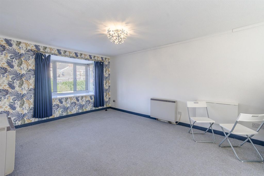 Additional image 2 of 1 bed flat for salePark Road, Barry CF62