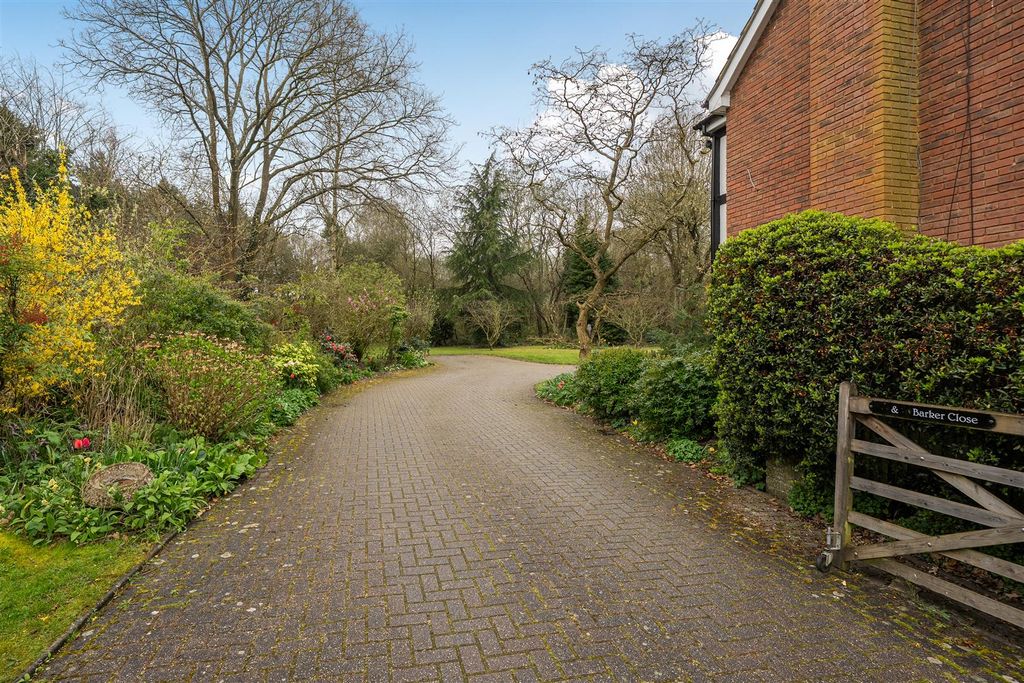 Additional image 2 of 4 bed detached house for saleBarker Close, Arborfield, Berkshire RG2