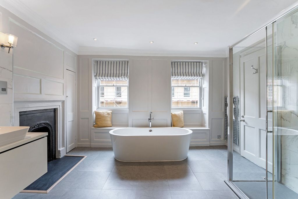 Additional image 2 of 3 bed flat for saleWood Street, Bath BA1