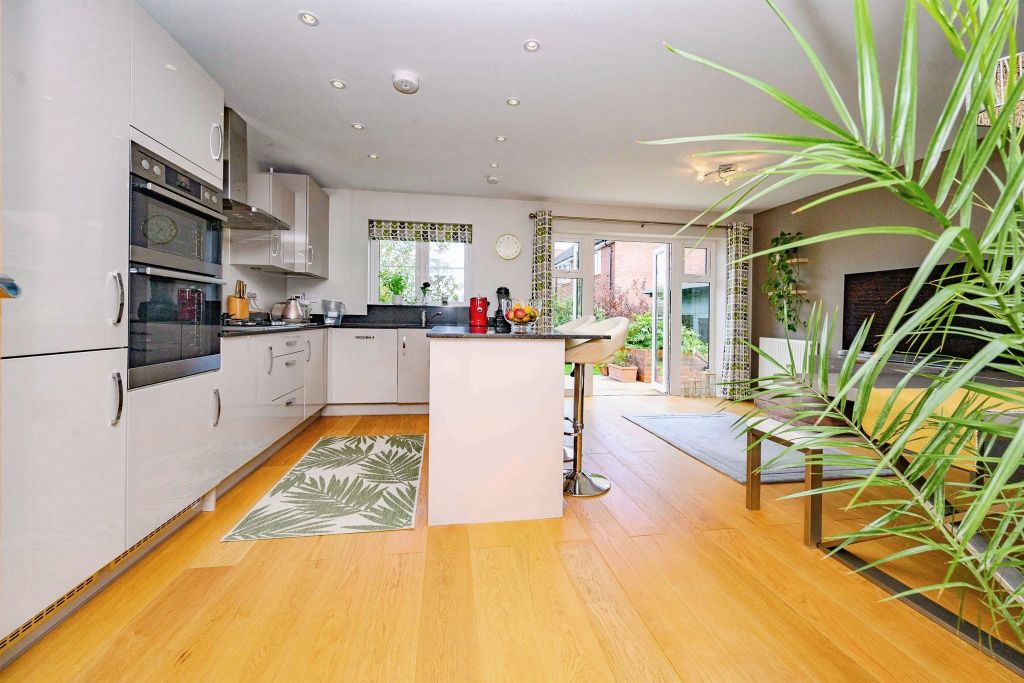 Additional image 2 of 4 bed semi-detached house for saleSouth Way, Abbots Langley WD5