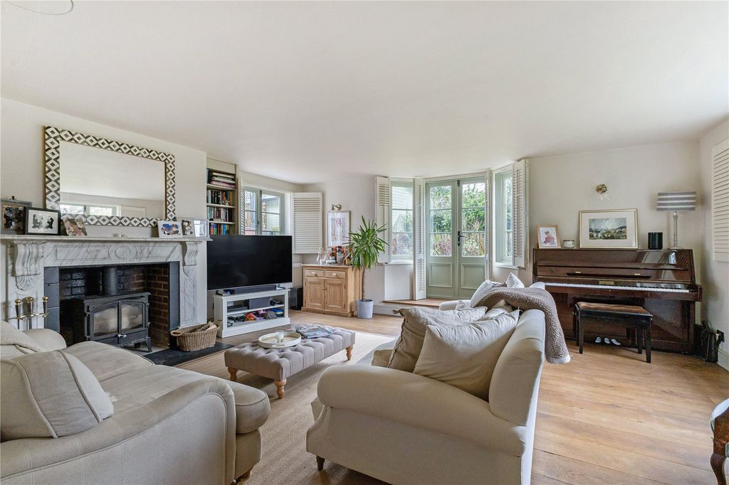 4 bed detached house for saleWeston Patrick, Basingstoke, Hampshire RG25 photo 3