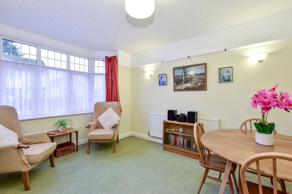 Additional image 4 of 3 bed semi-detached house for saleBroomfield Rise, Abbots Langley WD5