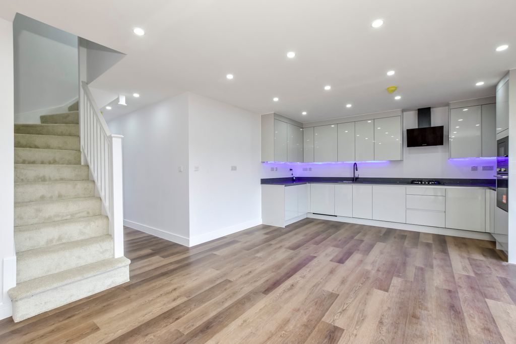 Additional image 4 of 3 bed semi-detached bungalow for saleThe Courtway, Watford WD19