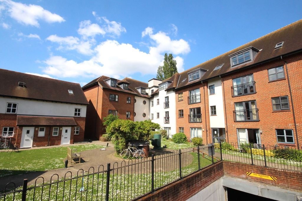 Additional image 9 of 2 bed flat for saleDunkerley Court, Birds Hill, Letchworth Garden City SG6