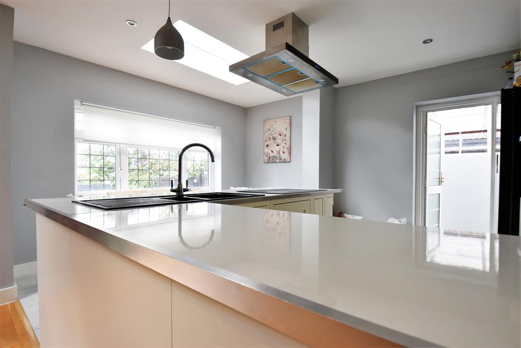 Additional image 14 of 5 bed semi-detached bungalow for saleHadley Road, Belvedere DA17