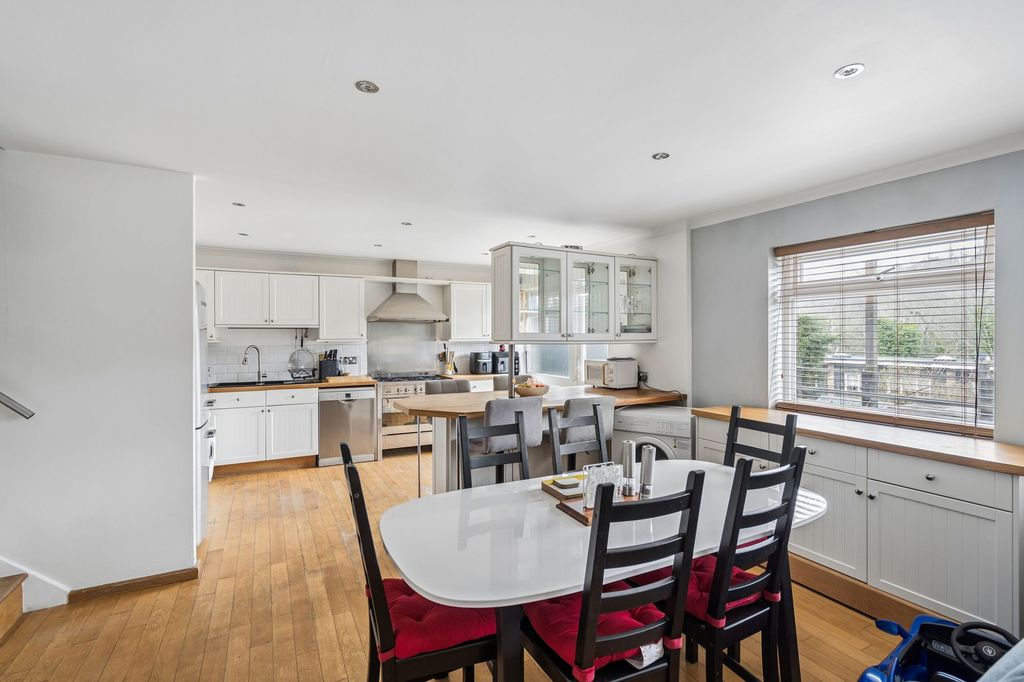 Additional image 13 of 4 bed terraced house for saleOn The Hill, Carpenders Park, Watford WD19