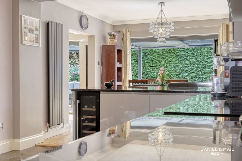 Additional image 4 of 5 bed detached house for saleGreat Berry Lane, Langdon Hills, Basildon SS16