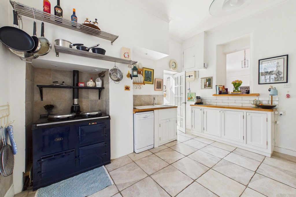 3 bed flat for saleStation Road, Beechcroft EX20 photo 2