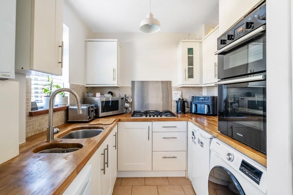 Additional image 3 of 1 bed flat for saleChester Close, Dorking RH4