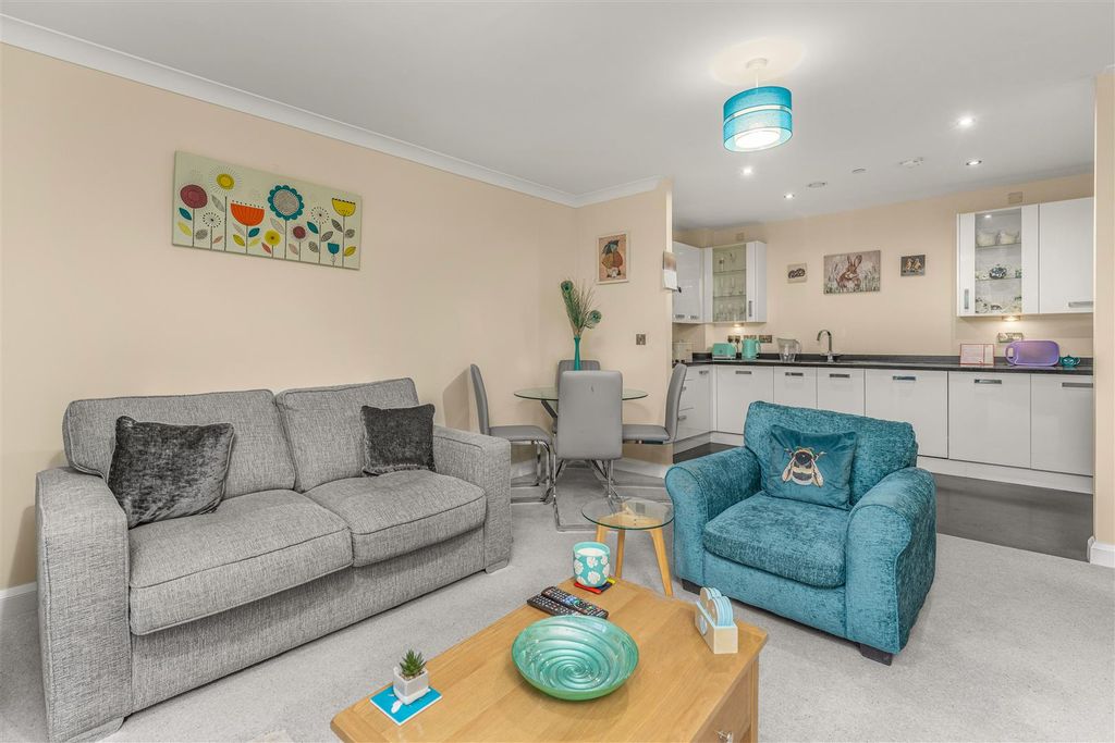 Additional image 4 of 2 bed flat for saleBath Road, Banbury OX16