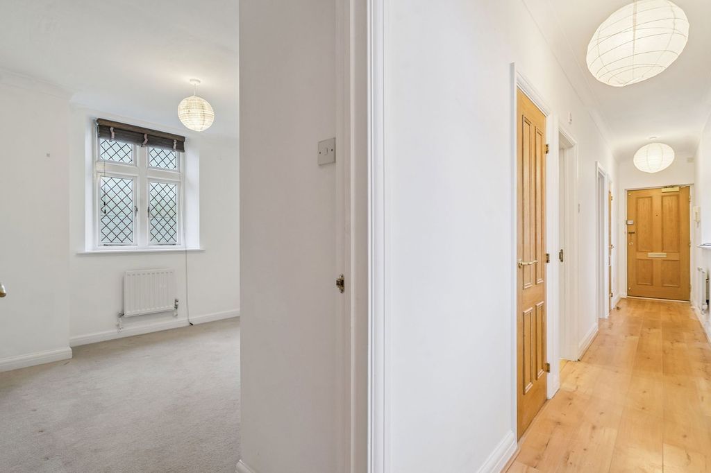 Additional image 4 of 2 bed flat for saleWhielden Street, Amersham HP7