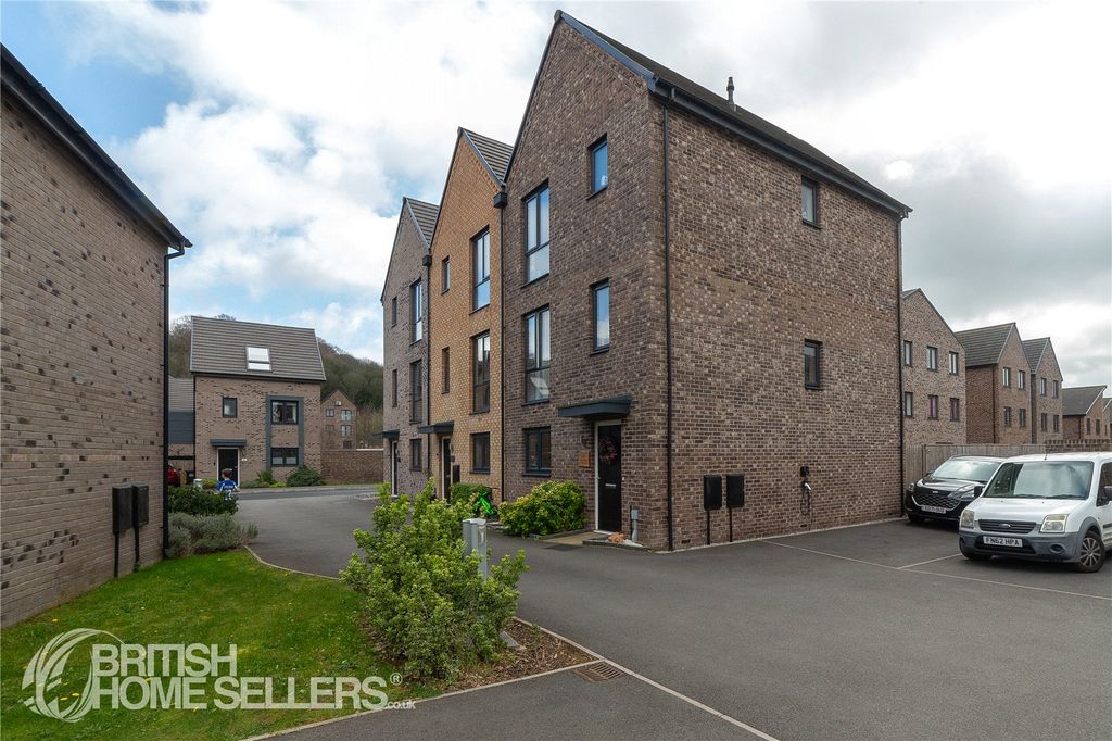 Additional image 30 of 4 bed end terrace house for saleWoodyard Avenue, Chesterfield, Derbyshire S41