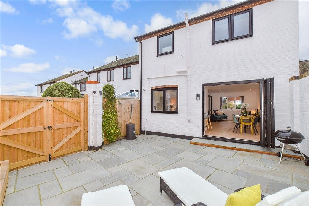 3 bed semi-detached house for saleLondon Road, Arundel, West Sussex BN18