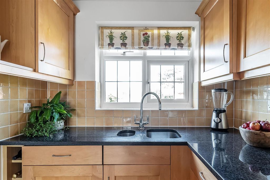 Additional image 10 of 2 bed flat for saleMarlborough Court, The Marld, Ashtead KT21