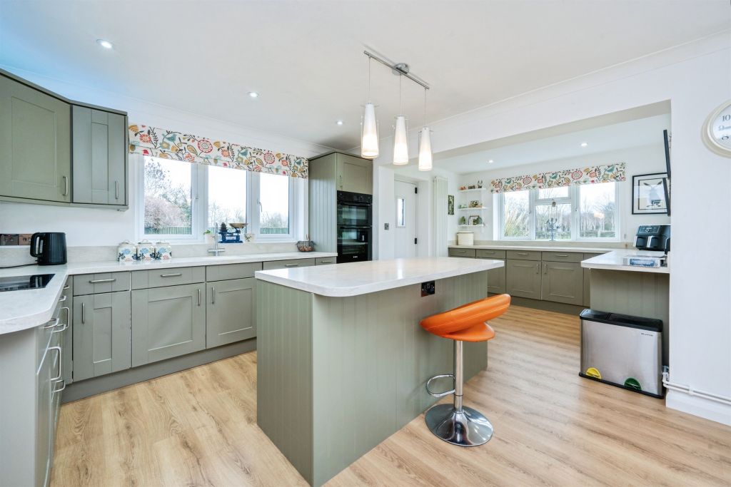 Additional image 5 of 4 bed detached house for saleBrook End, Weston Turville, Aylesbury HP22