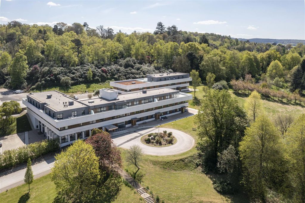 1 bed flat for saleDeepdene House, Dorking RH5