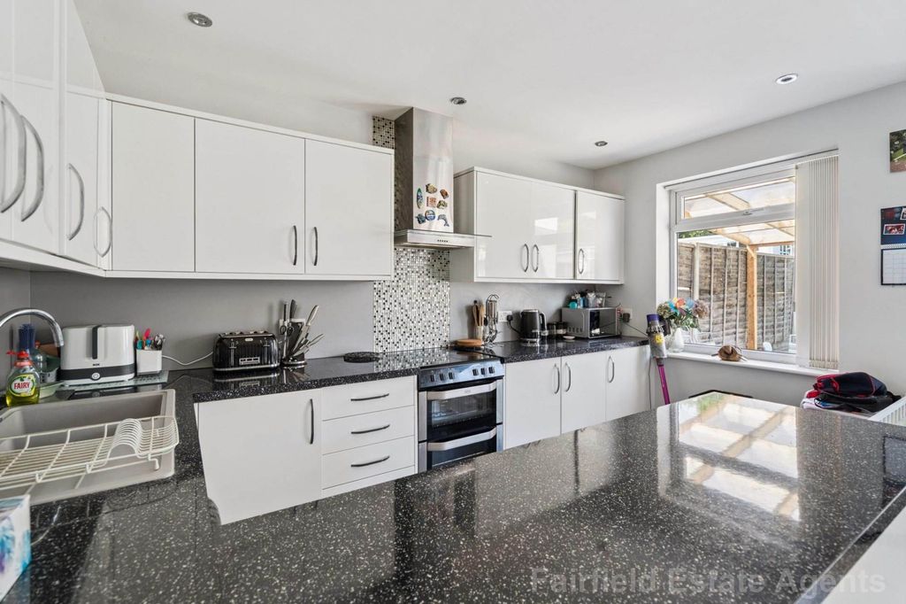 Additional image 4 of 3 bed semi-detached bungalow for salePenrose Avenue, Carpenders Park, Watford WD19