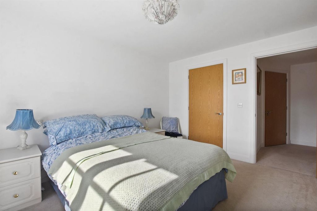 Additional image 13 of 2 bed flat for sale59-61 The Broadway, Amersham HP7