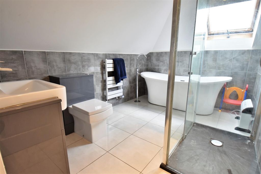 Additional image 8 of 5 bed semi-detached bungalow for saleHadley Road, Belvedere DA17