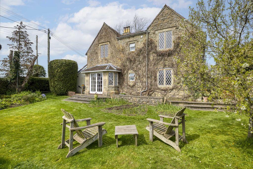 Character detached cottage in Cranmore