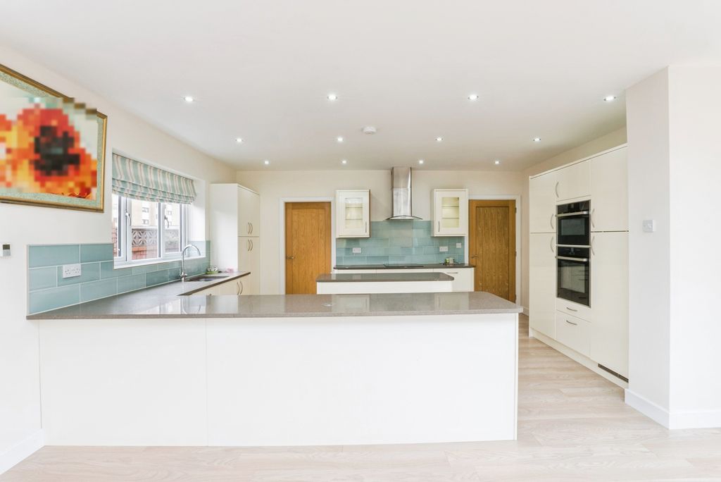 Additional image 14 of 3 bed bungalow for saleClifton Drive North, Lytham St. Annes, Lancashire FY8