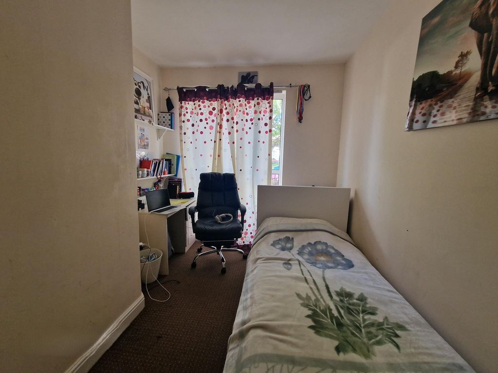 Additional image 7 of 2 bed flat for saleLowbridge Walk, Bilston, West Midlands WV14