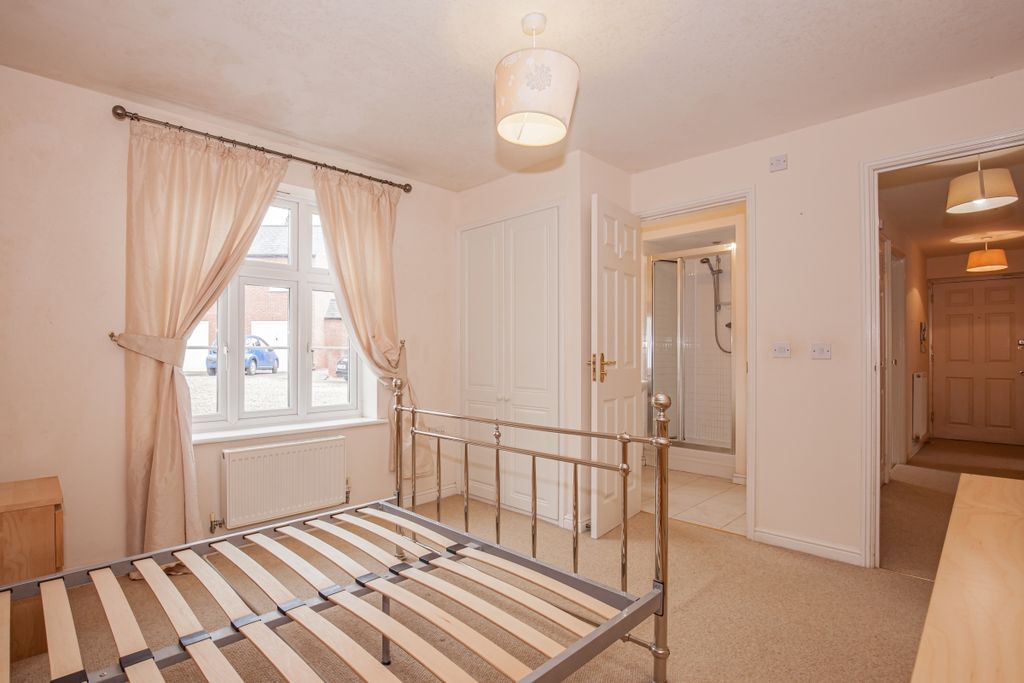 Additional image 5 of 2 bed flat for saleWinter Gardens Way, Banbury OX16