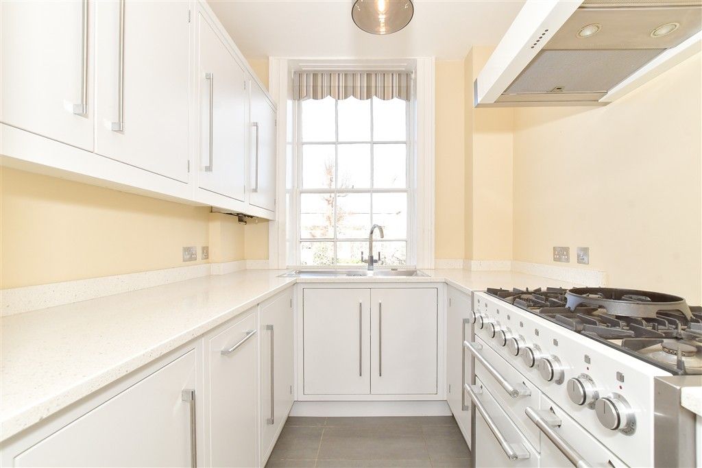 2 bed flat for saleLondon Road, Arundel, West Sussex BN18