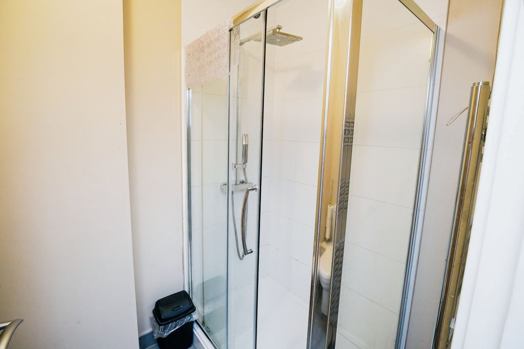 Additional image 7 of 2 bed flat for saleOswald Road, Oswestry, Shropshire SY11