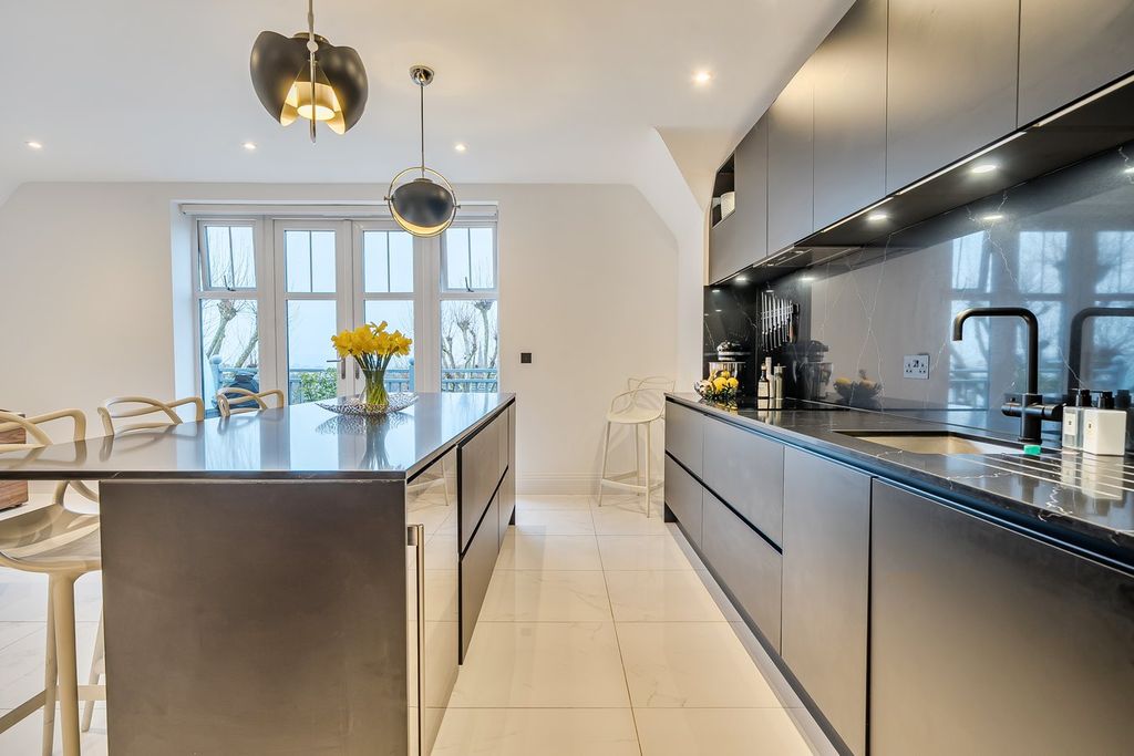 Additional image 20 of 3 bed flat for saleOverbury Avenue, Beckenham BR3