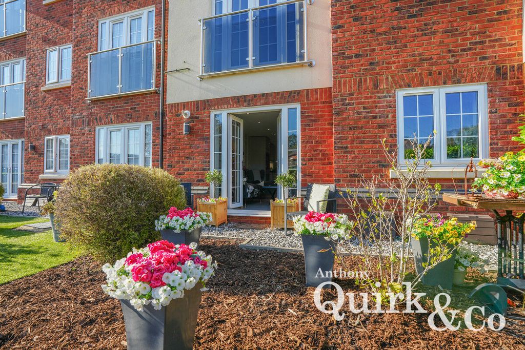 Additional image 17 of 2 bed flat for saleHigh Road, Benfleet SS7
