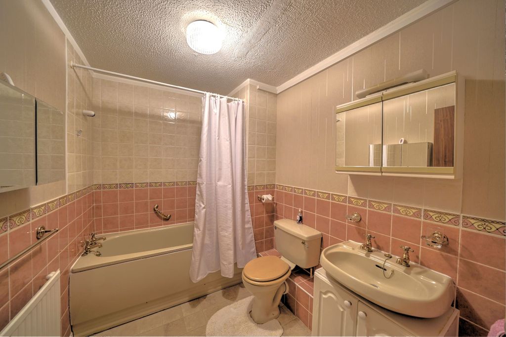 Additional image 10 of 2 bed flat for saleNewport, Barnstaple EX32