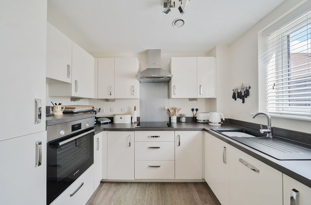 Additional image 3 of 1 bed flat for saleThe Dean, Alresford, Hampshire SO24