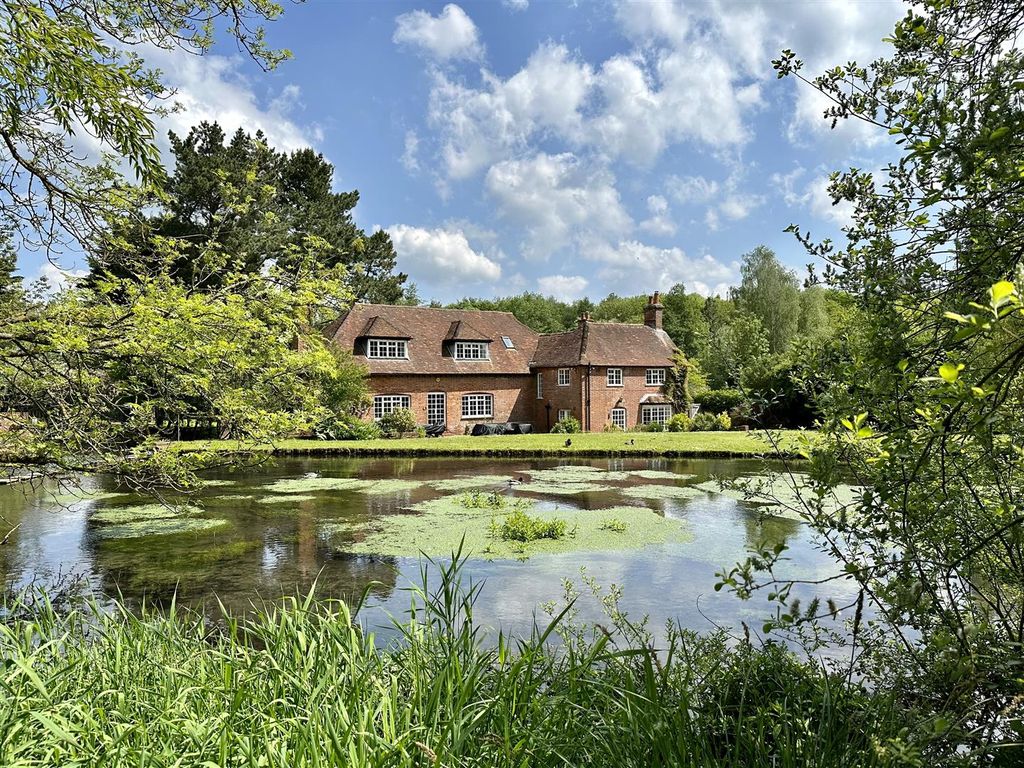 5 bed detached house for saleAndwell Lane, Andwell, Hook, Hampshire RG27