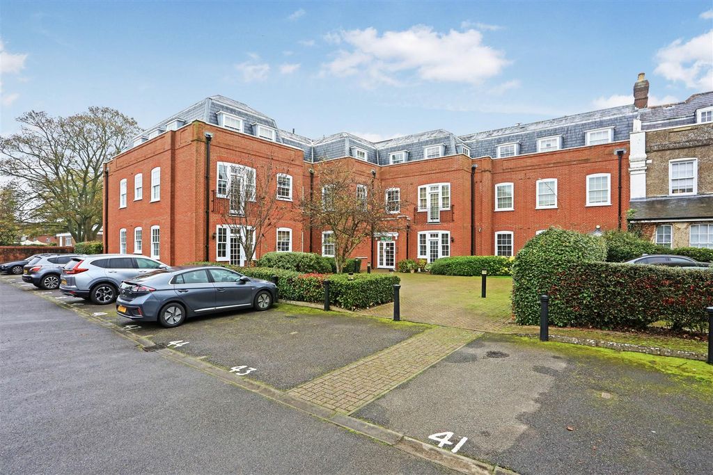 Additional image 5 of 2 bed flat for saleThe Tracery, Banstead SM7