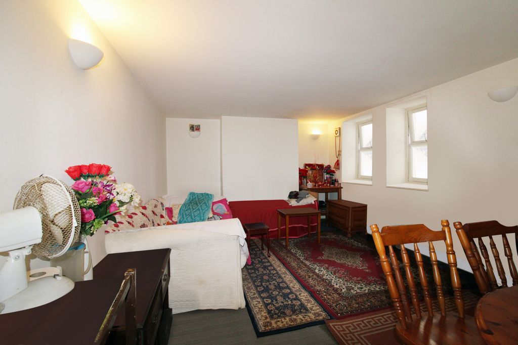 Additional image 24 of 6 bed property for saleUnion Street, Aldershot, Hampshire GU11