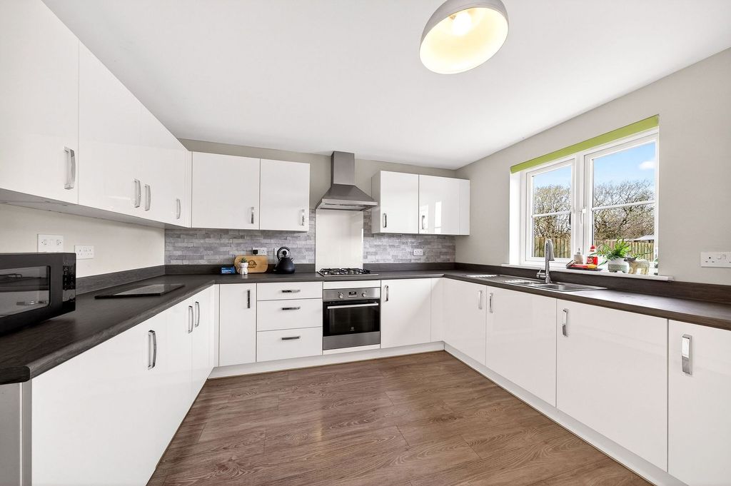 Additional image 2 of 4 bed detached house for saleLang Gardens, Bathgate EH48