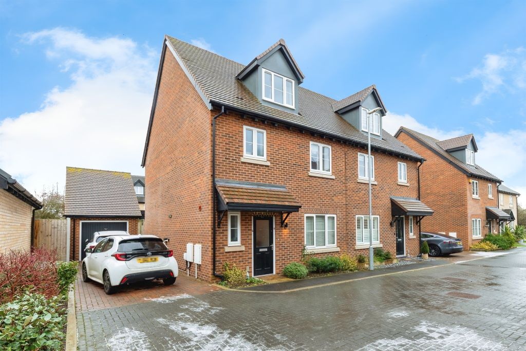 4 bed semi-detached house for saleViney Corner, Arlesey SG15