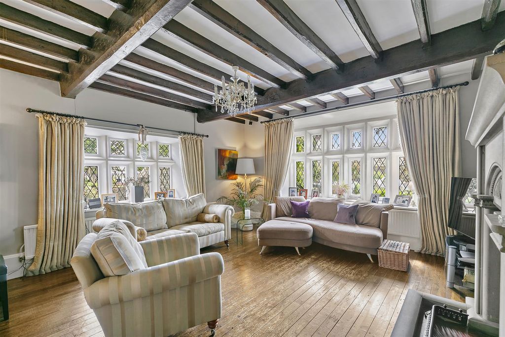 5 bed detached house for saleEldwick Hall, High Eldwick BD16 photo 4