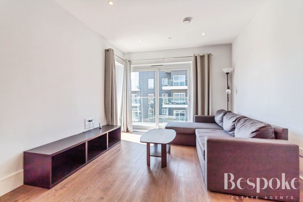 Additional image 8 of 2 bed flat for saleFairhaven Drive, Reading RG2