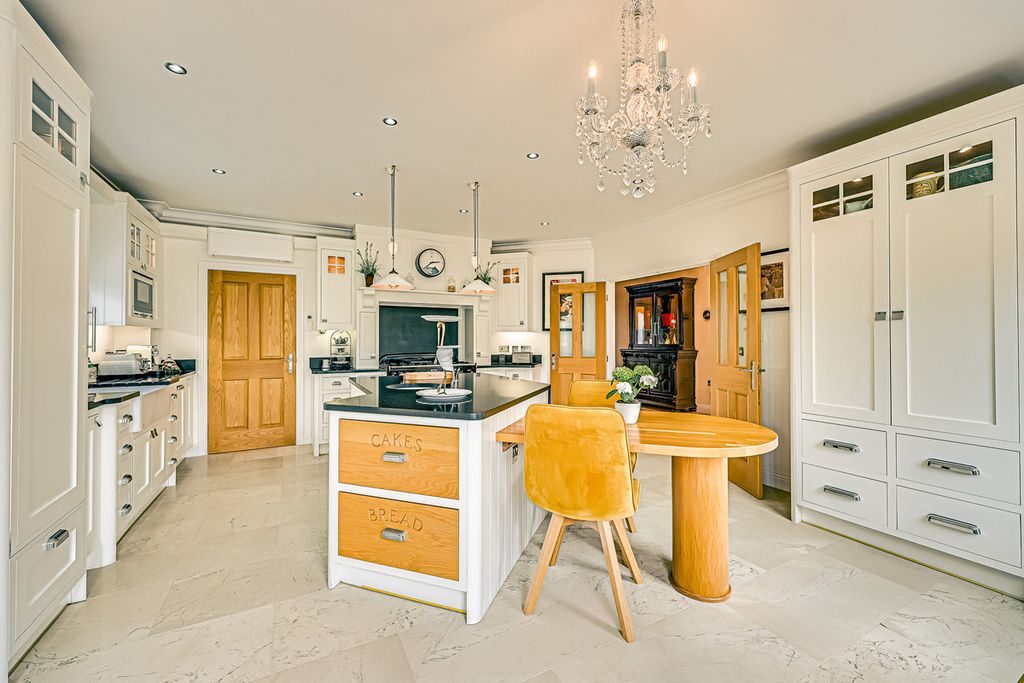 Additional image 13 of 5 bed detached house for saleVicarage Heights, Benfleet SS7
