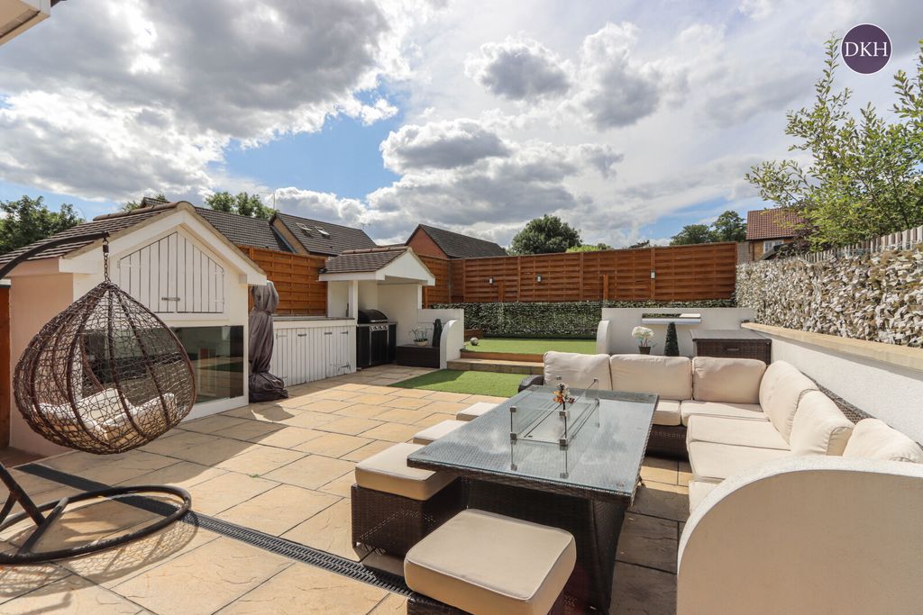 Additional image 16 of 3 bed semi-detached house for saleWoodside Road, Abbots Langley, Hertfordshire WD5
