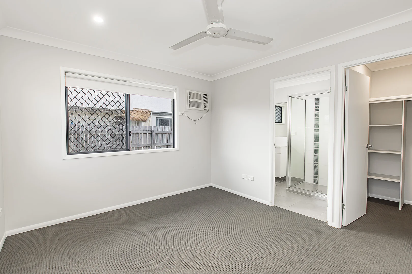 28 Delaware Green, Mount Louisa QLD 4814 photo 3