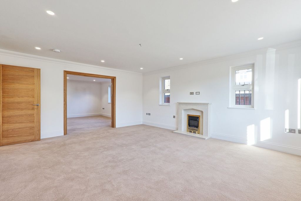 Additional image 8 of 6 bed detached house for saleCurtis Road, Emerson Park RM11