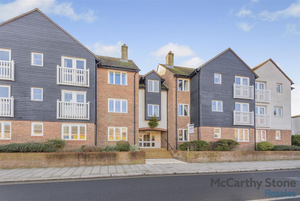 1 bed flat for saleCaen Stone Court, Queen Street, Arundel BN18