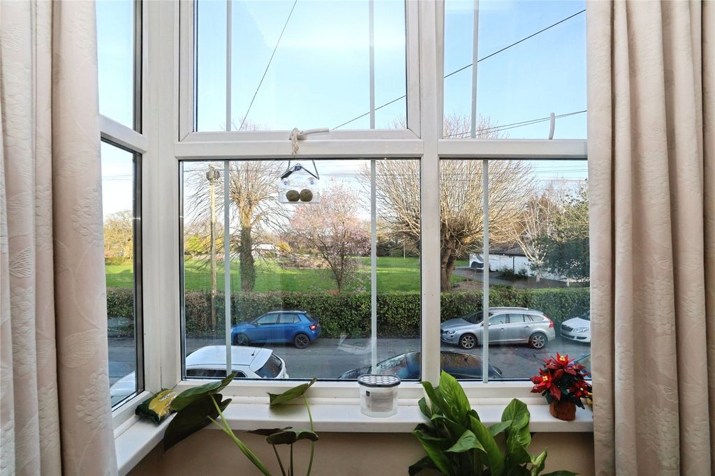 Additional image 11 of 3 bed flat for salePark Avenue, Bideford, Devon EX39